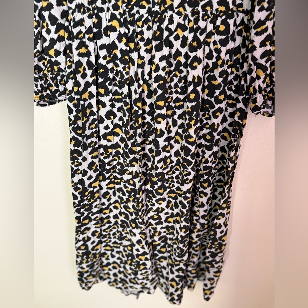 Banana Republic Factory Leopard Print Dress, Long-Sleeved, V-Neck, Size XS. - Picture 8 of 8